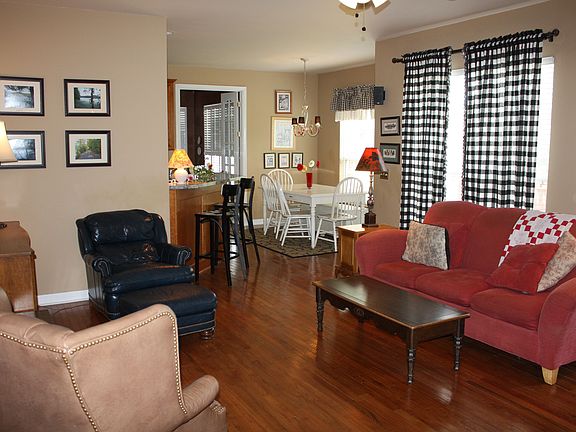 Family Room w/Hardwoods