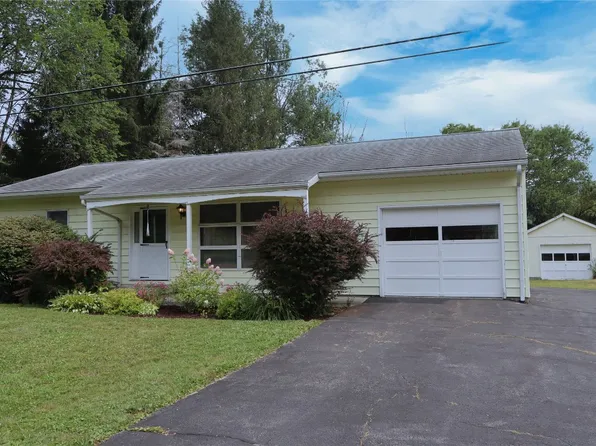 156 Maple Dr, Endicott, NY 13760