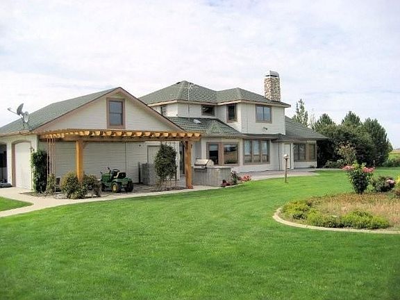 Beautiful Rearyard, BBQ & Pergola