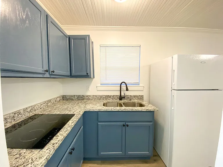 1279 Carr Ave — Photo 5