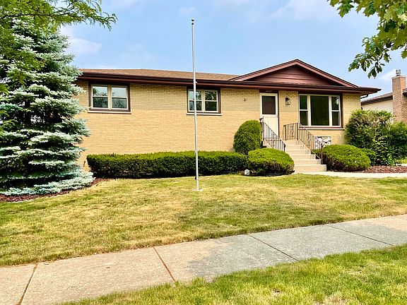 2nd image of 16437 Cranberry Ct