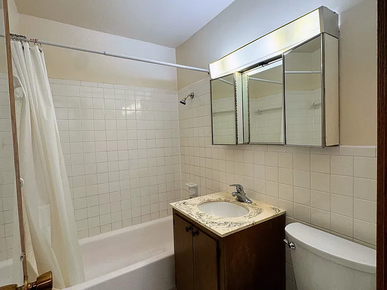 401 9th St SE #203 — Photo 9