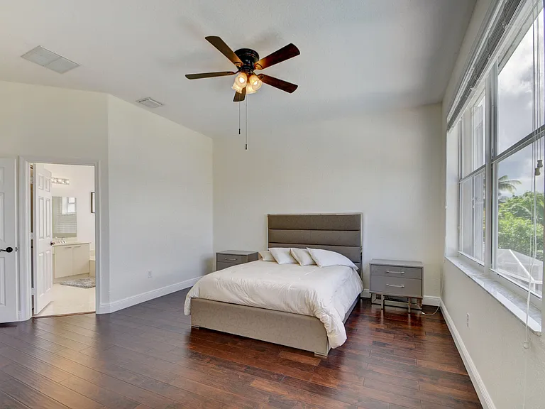 2418 Westmont Dr — Photo 23
