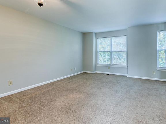 5th image of 7204 Finch Ln