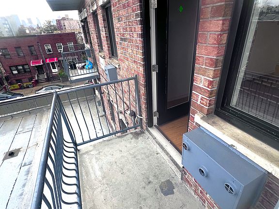 5th image of 2735 21st St APT 3C
