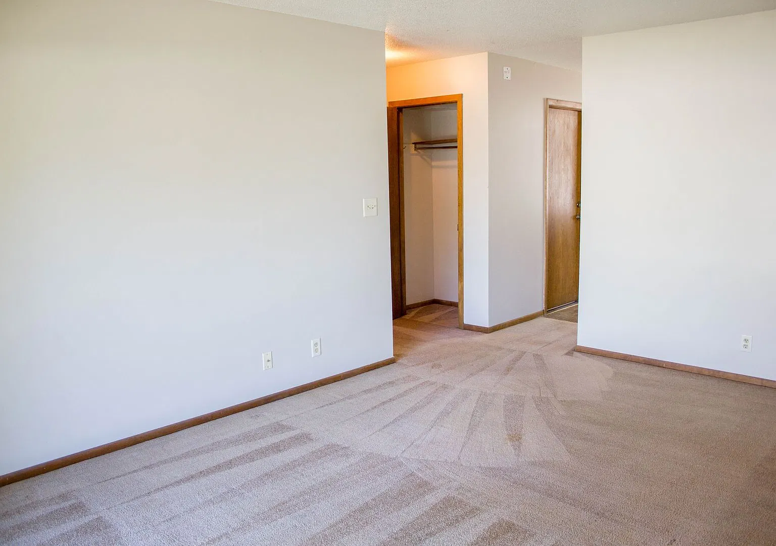 Canterbury-8 Apts. — Photo 3