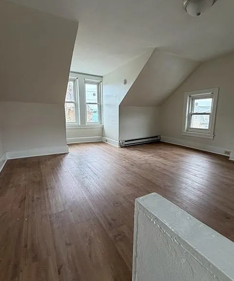 552 Thomas St — Photo 8