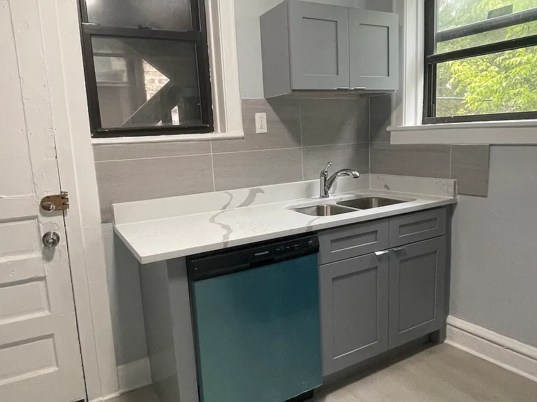 7327 N Honore St #2B — Photo 5