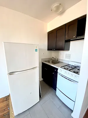 Rented by Douglas Elliman | media 3