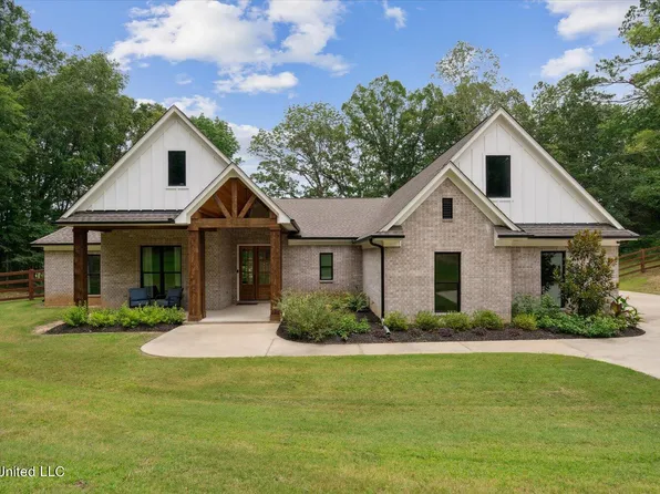 100 Shinpoch Ln, Olive Branch, MS 38654