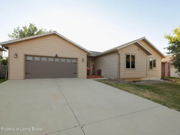 640 4th Ave SE, Dickinson, ND 58601