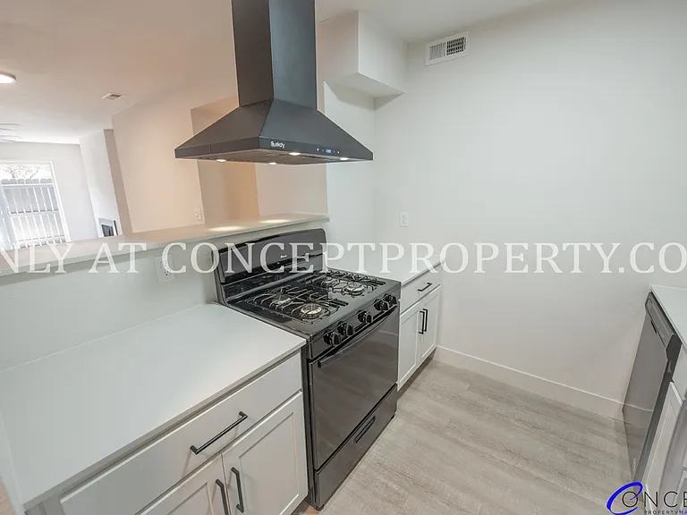 Avenue View Apartments — Photo 72