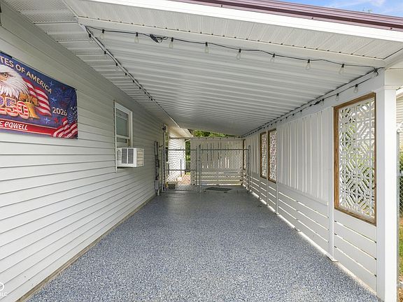 5th image of 212 Olive Ct