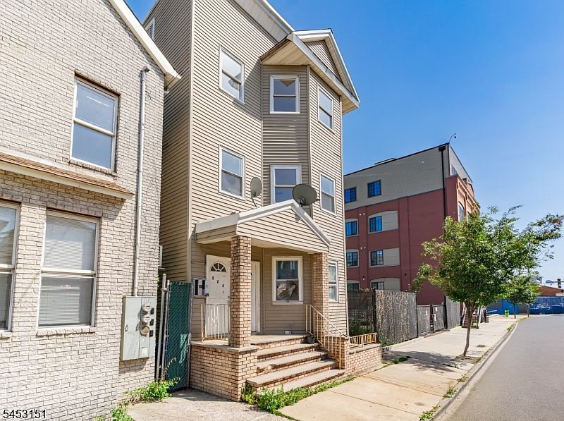 1st image of 524 Mulberry St