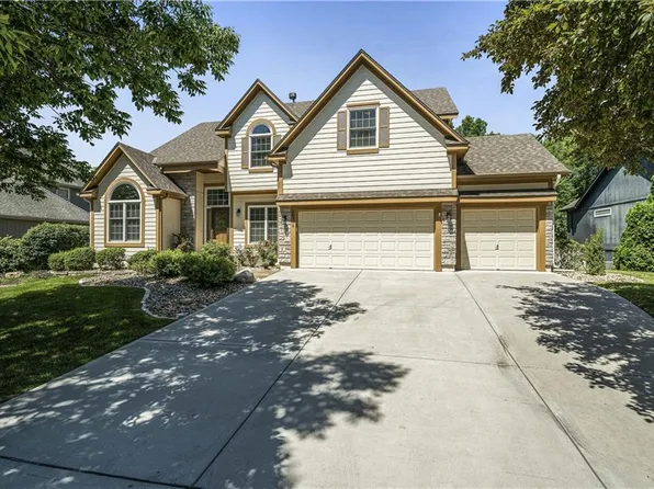 15710 S Widmer St, Olathe, KS 66062