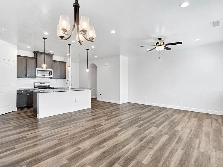 1148 Summit Ct — Photo 9