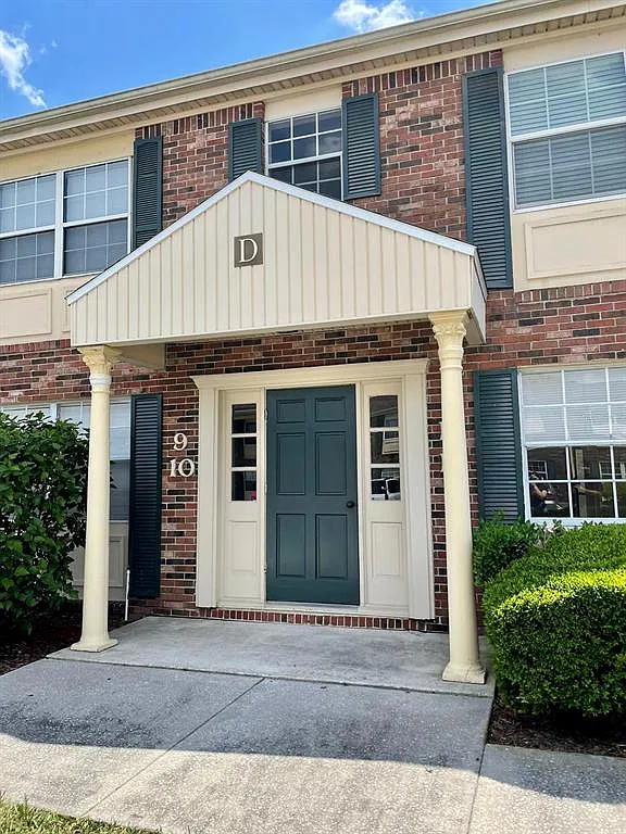 2 bed, 2.0 bath, 831 sqft, $1,300 — Photo 1