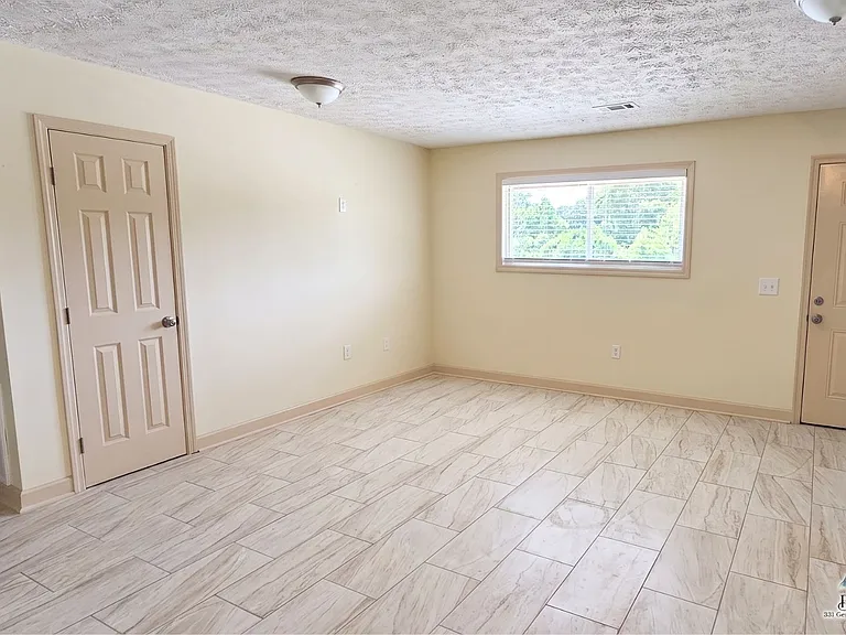 214 Oliver St — Photo 3