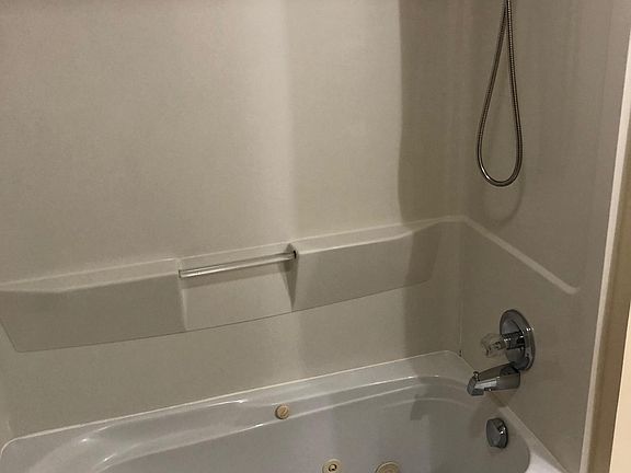 4th image of 22 Cottonwood Dr