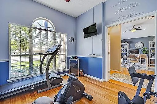 1555 Lakeway Dr — Photo 6