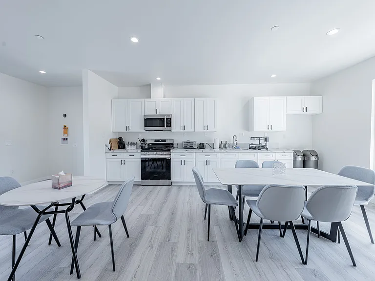 1597 W 35th Pl — Photo 7