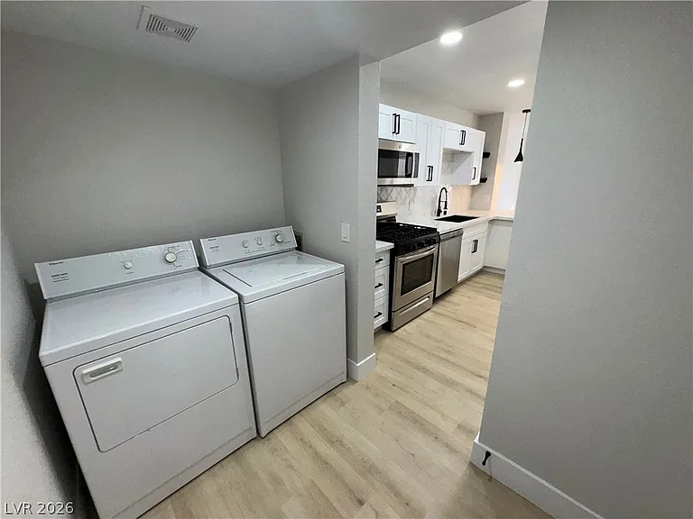 8464 Blue Island Ave — Photo 27