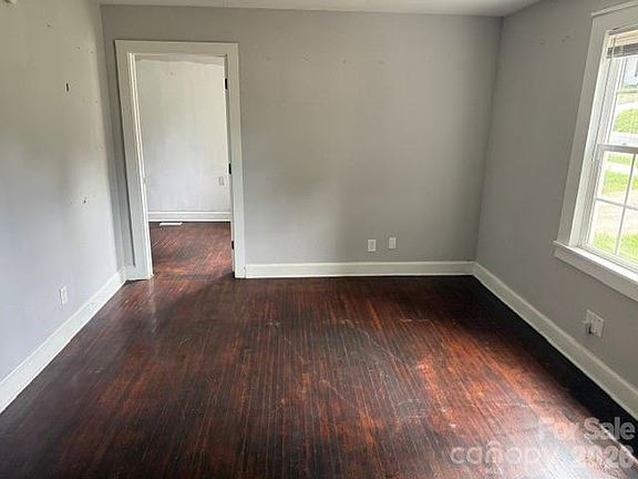 2nd image of 826 W Davidson Ave
