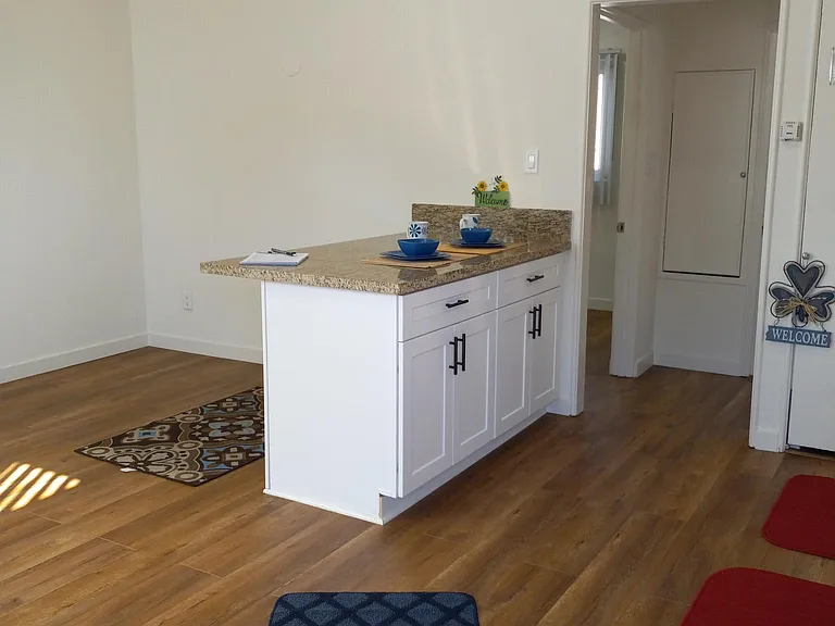 LIVING ROOM/ISLAND