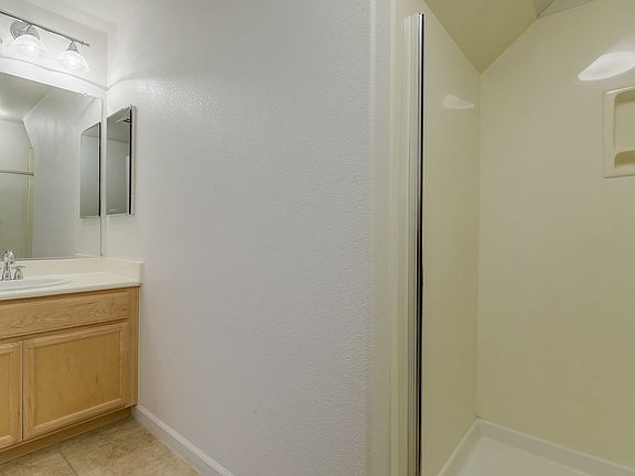 3rd image of 2385 Plateau Dr