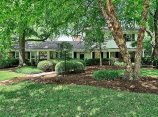 11 Nantucket Ln, Saint Louis, MO 63132