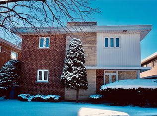 6900 N Ridge Blvd #C, Chicago, IL 60645