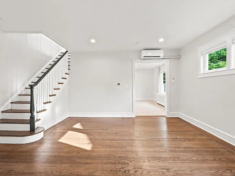 204 Harding Ave — Photo 4