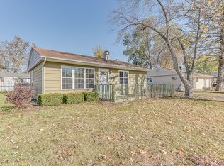 10 Meadowlark Ln, Carpentersville, IL 60110