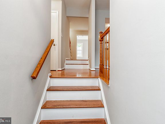 5th image of 4715 Gainsborough Dr