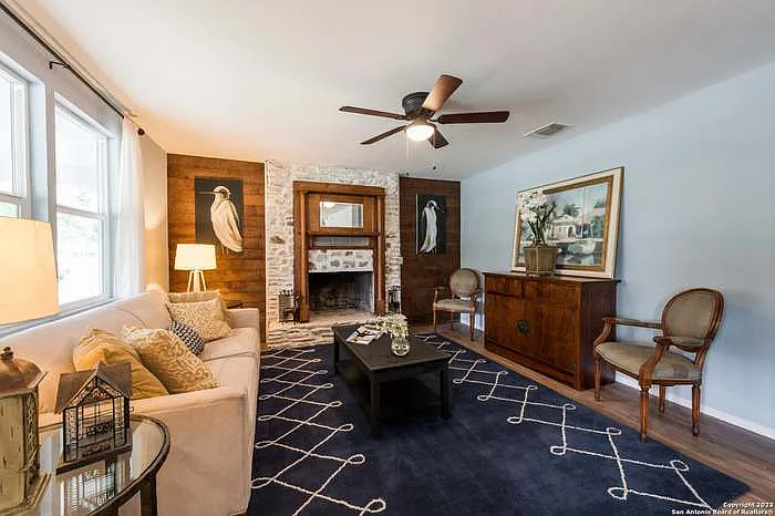 3 bed, 1985 sqft, $2,100 — Photo 4
