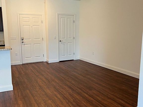 5th image of 181 Winterberry Ln #201
