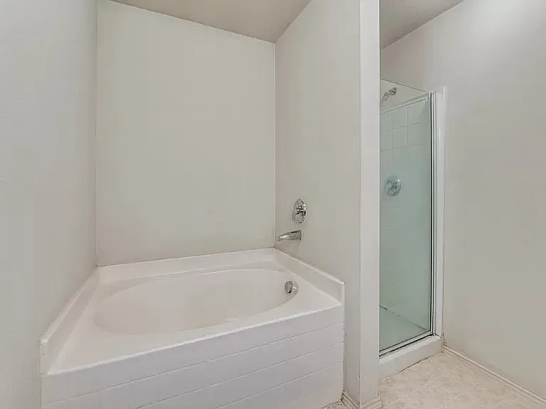 230 Shady Oaks Ln — Photo 2