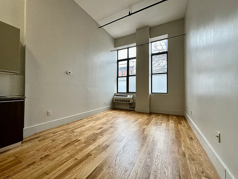 564 De Kalb Ave #111 — Photo 10