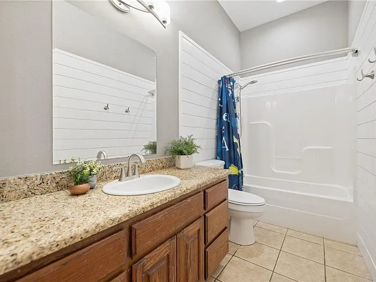 1406 N Latisha Ln — Photo 31