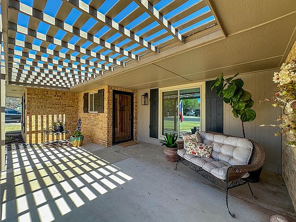 2nd image of 903 SW 9th St