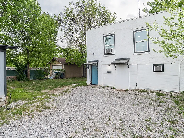 2735 Stuart Dr — Photo 6