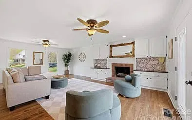 4 bed, 3300 sqft, $4,000 — Photo 3
