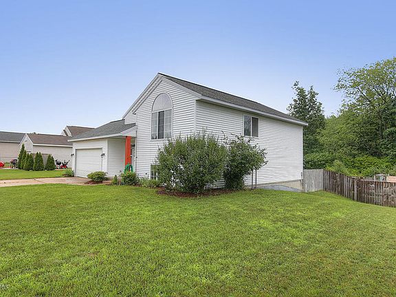2nd image of 450 6th St NE