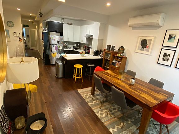 4th image of 241A Madison St #1