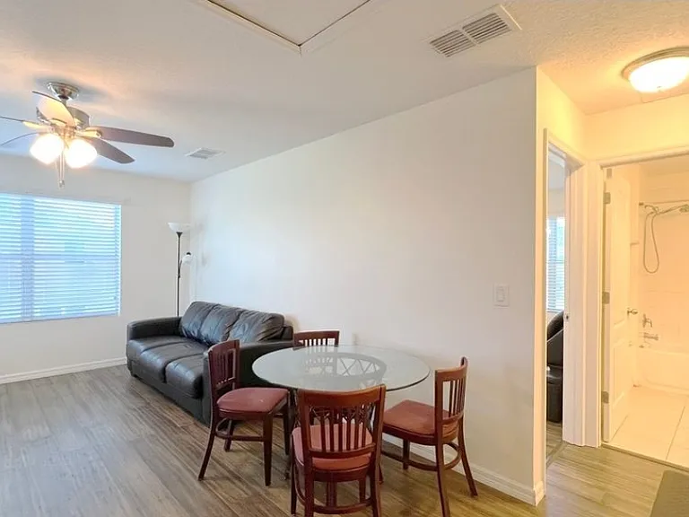 10600 Inside Loop — Photo 7