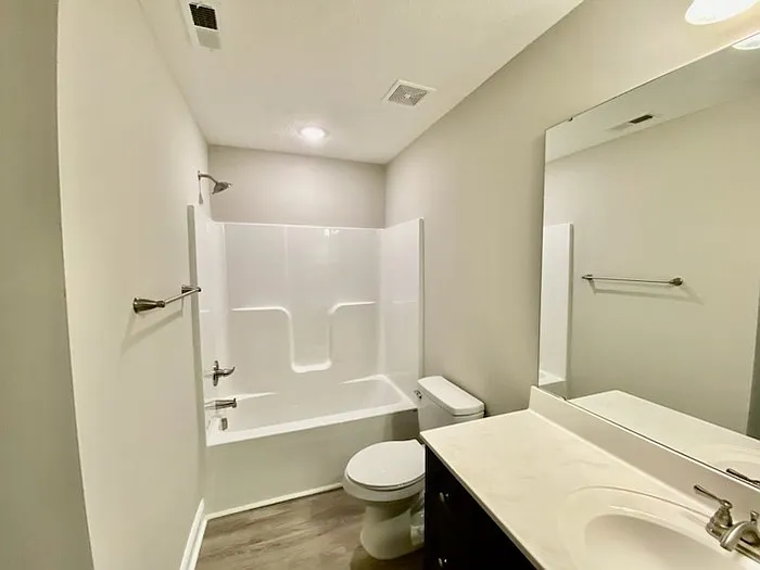 114 Pinecrest Cir W #B — Photo 8