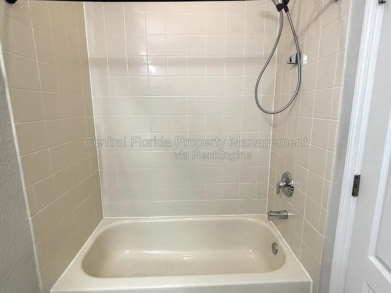 13220 Fountainbleau Dr — Photo 15