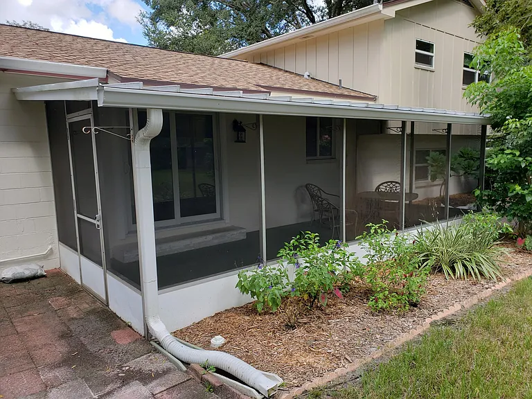 Screened in porch
