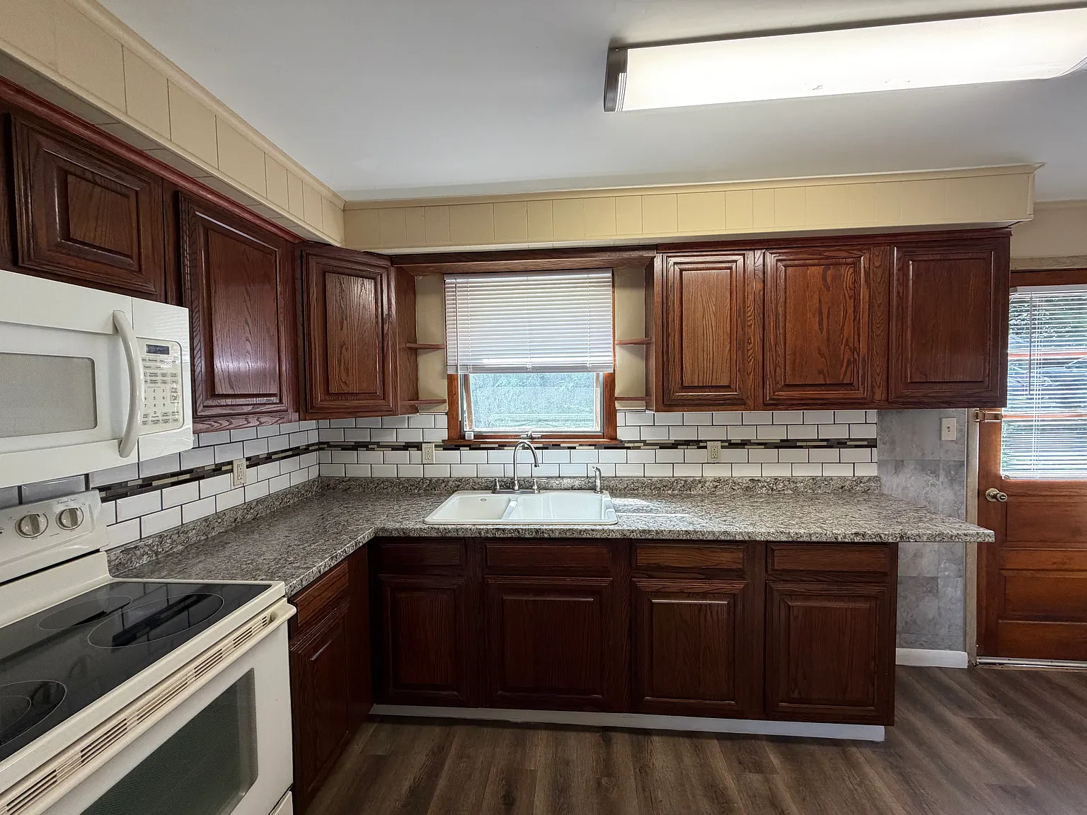 3 bed, 1.5 bath, 1344 sqft, $1,500 — Photo 1