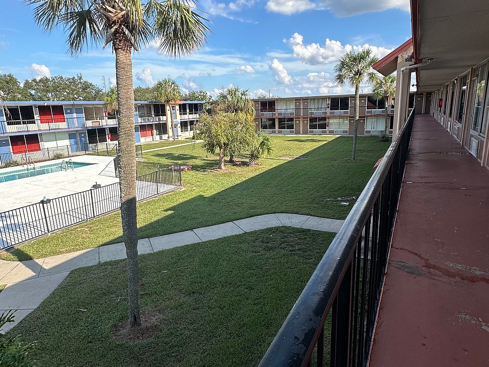 Poolside, Tropicanna close to Disney for rent.